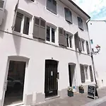 Near The Magic 6 Persons Apartment, 1 -minute Walk To Christmas Market! * 牟罗兹