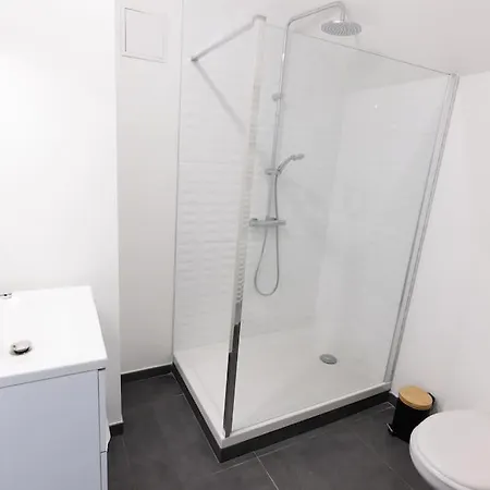 Near The Magic 6 Persons Apartment, 1 -minute Walk To Christmas Market! *