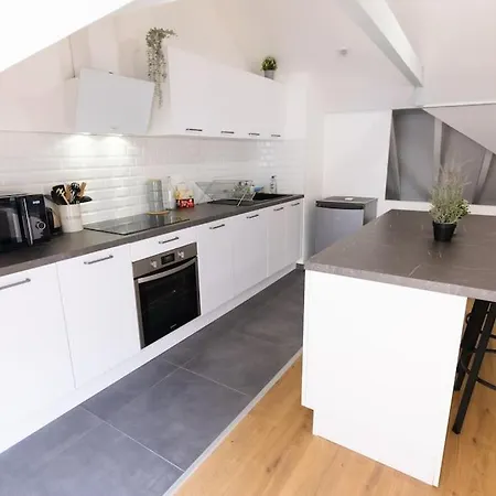 Near The Magic 6 Persons Apartment, 1 -minute Walk To Christmas Market! Apartment *