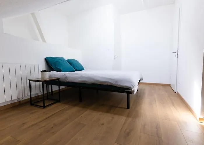 Near The Magic 6 Persons Apartment, 1 -minute Walk To Christmas Market! *