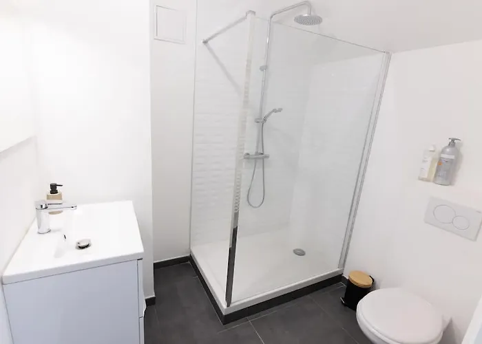 Near The Magic 6 Persons Apartment, 1 -minute Walk To Christmas Market! *